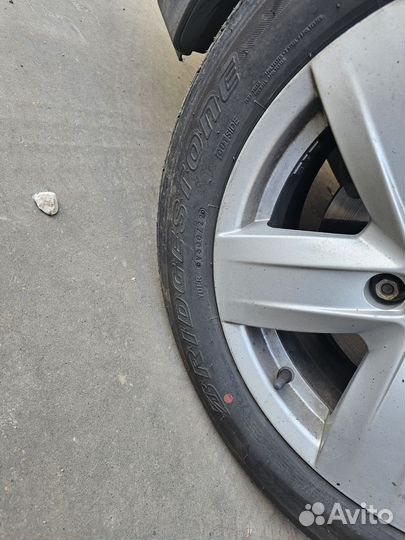 Bridgestone Dueler H/T 843 215/60 R17 96H