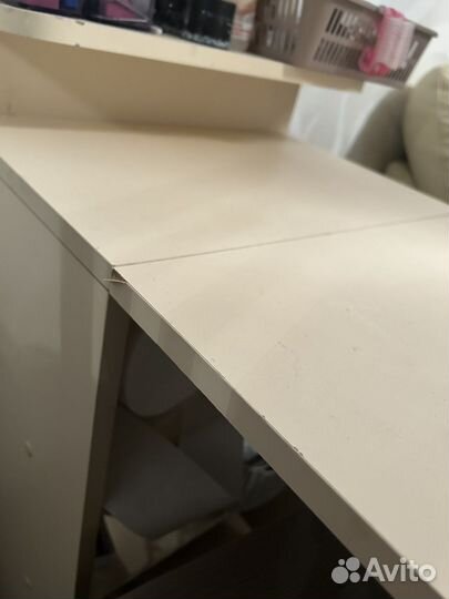 Маникюрный стол