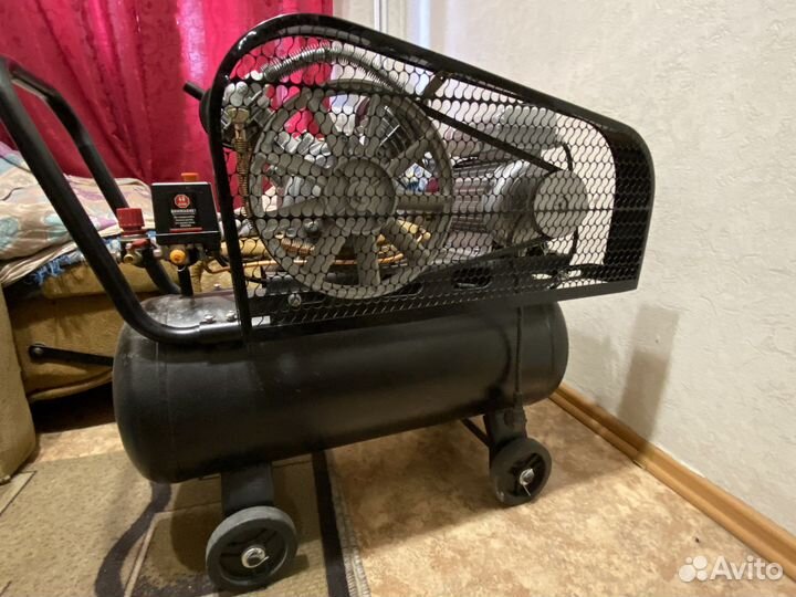 Компрессор масляный brait KMR-2200/70