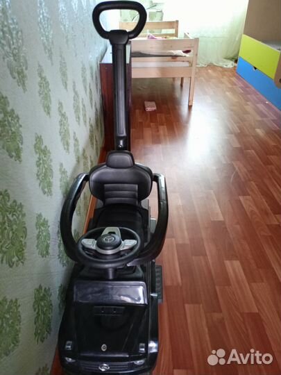 Машинка каталка с родительской ручкой