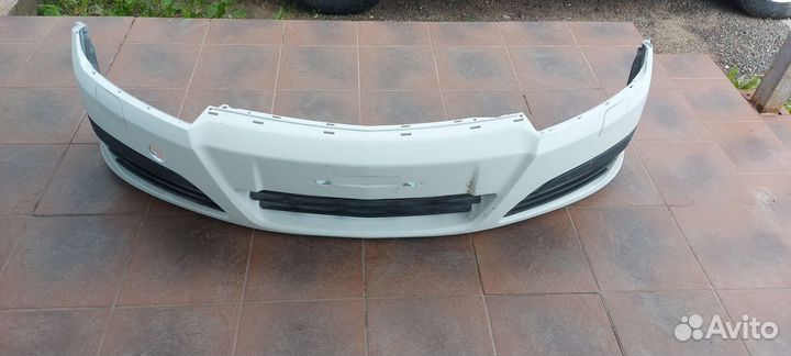Передний бампер Opel Astra H
