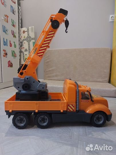 Большой автокран