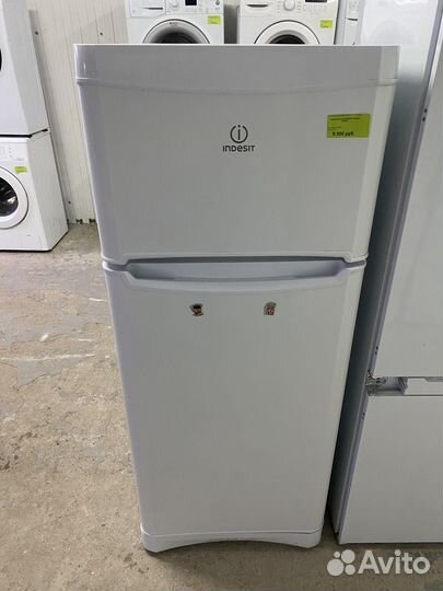 Холодильник б/у Indesit 145см