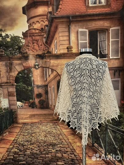 Шаль вязанная
