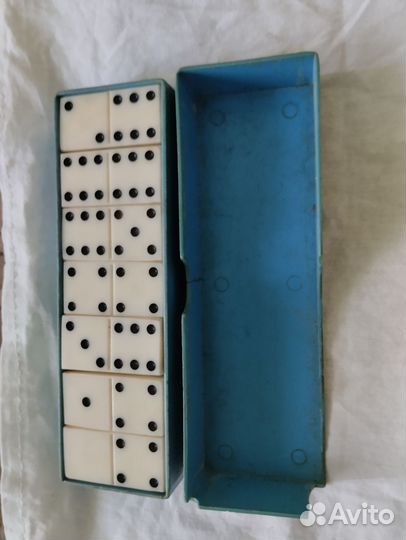 Продам домино времен СССР. Есть поломка на крышке