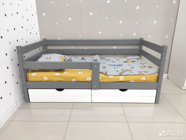 Детская кровать с мягким изголовьем