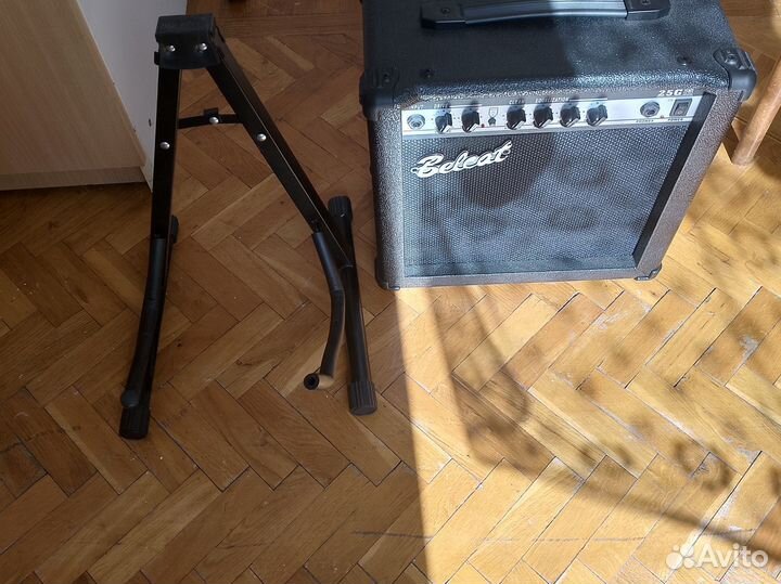 Комбоусилитель Belcat + стойка для гитары