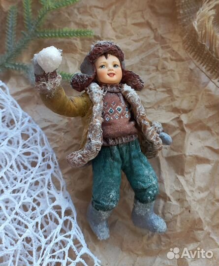 Ватная ёлочная игрушка Мальчик мо снежком