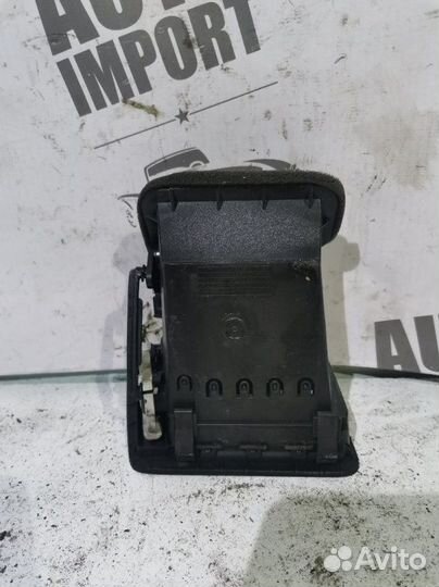 Дефлектор левый Volkswagen Passat Variant B6 BVY