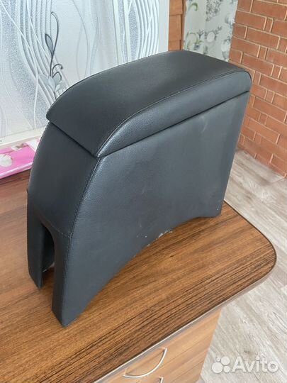 Подлокотник ваз 2107