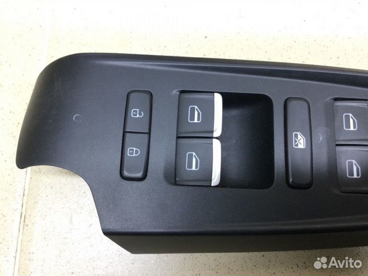 Блок управления стеклоподъемниками передний левый