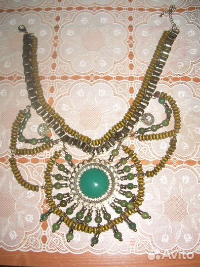 Бусы, ожерелья, кулоны, перстни