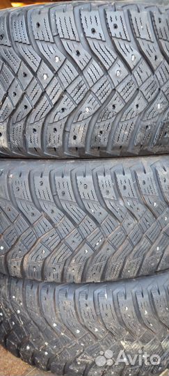 Goodyear UltraGrip 215/65 R16 102T