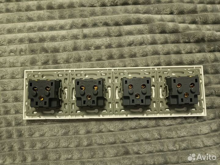 Розетка новая стекло