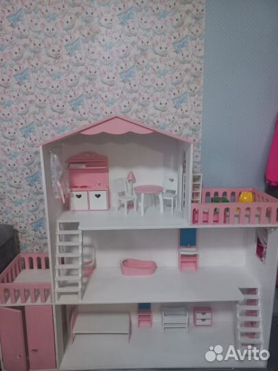 Кукольный домик с мебелью