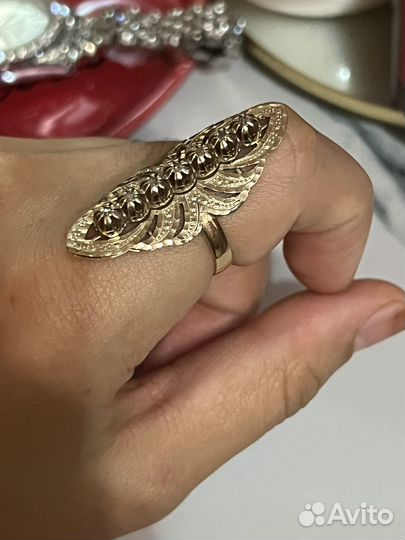 Золотое кольцо с бриллиантом