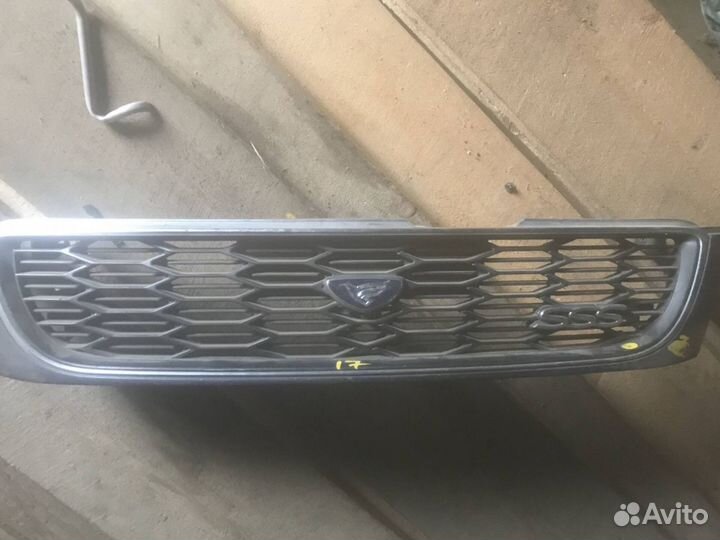 Решетка радиатора Nissan Bluebird U14