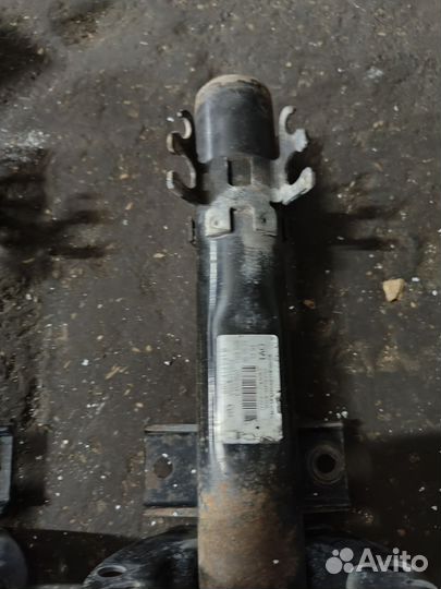 Стойки передние на Фольксваген Поло