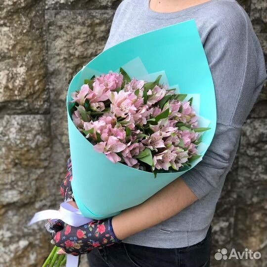 Букет из розовых альстромерий 13 шт