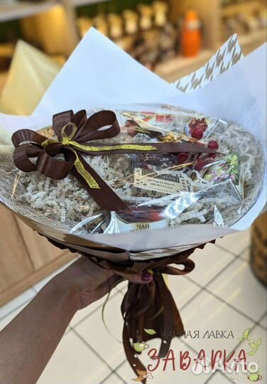 Букеты из чая и сладостей