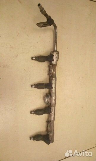 Рейка топливная (рампа) Toyota Corolla