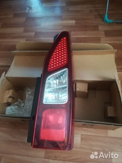 Задний правый фонарь Citroen Berlingo b9