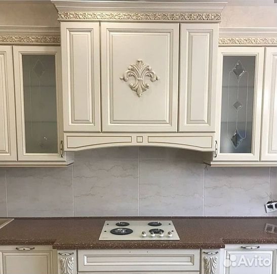 Классические кухни с светлых тонах