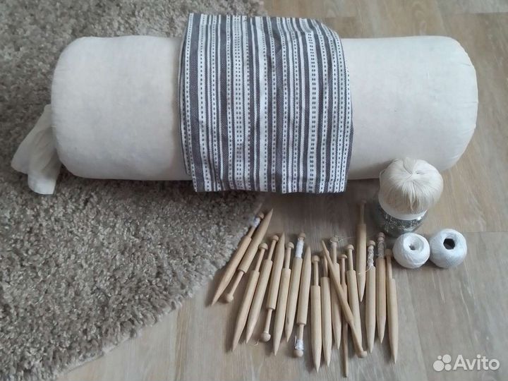 Валик и коклюшки для кружевоплетения