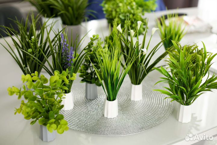 Искусственная трава, осока, зелень в кашпо