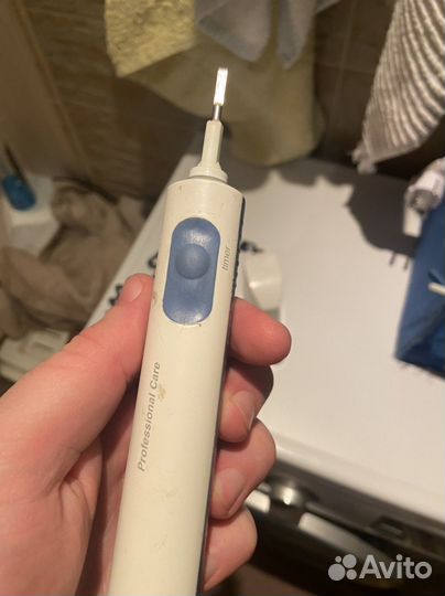 Электрическая зубная щетка