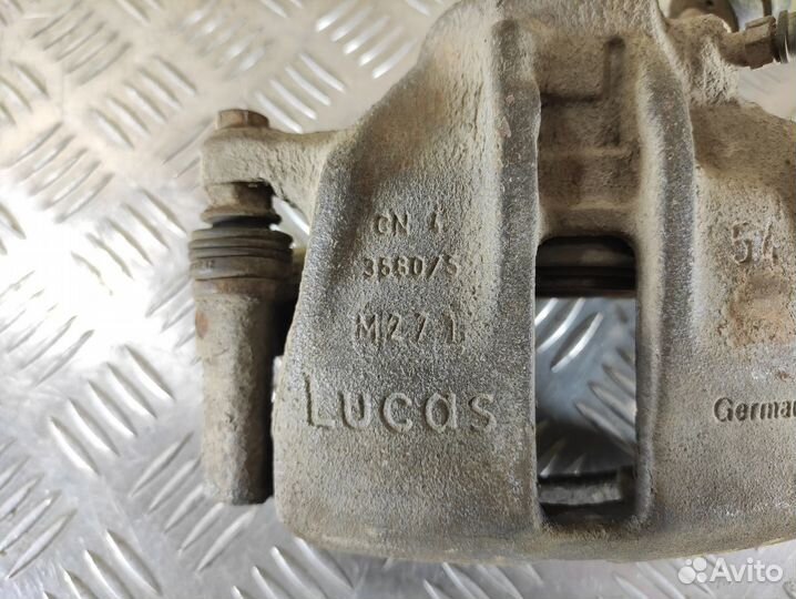 Суппорт передний правый Audi 80/90 1986 1991