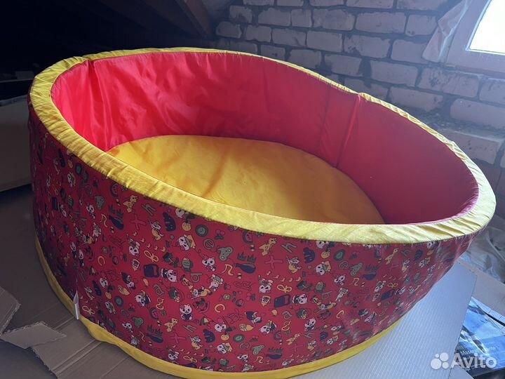 Сухой бассейн с шариками