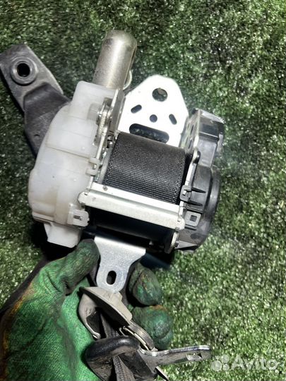 Ремень безопасности передний правый Lexus LS460