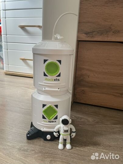 Global Bros Космическая станция