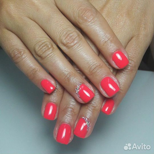Наращивание ногтей, покрытие гель-лаком
