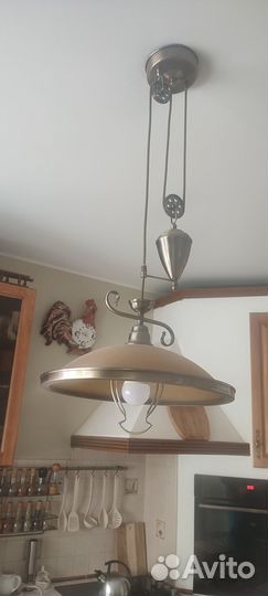 Люстра. Лампа настольная. Светильник потолочный