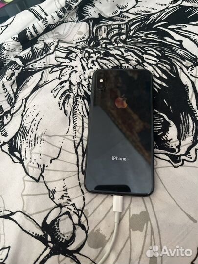 Телефон iPhone 10 64гб