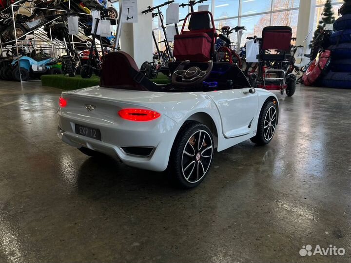 Детский автомобиль BMW M4 (A004AA) белый