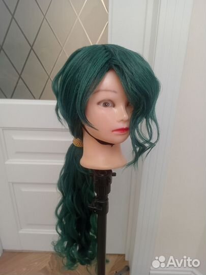 Уложенный парик