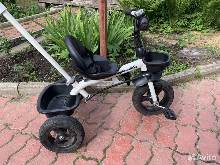 Трехколесный велосипед с ручкой