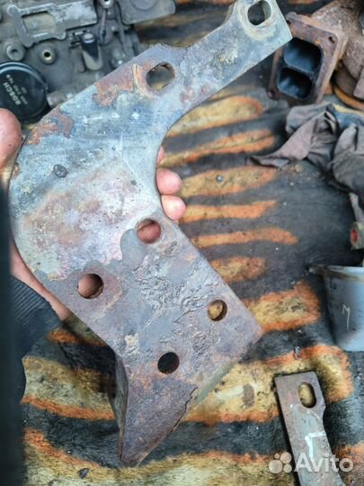 Кронштейн энергоаккумулятора Volvo FH12