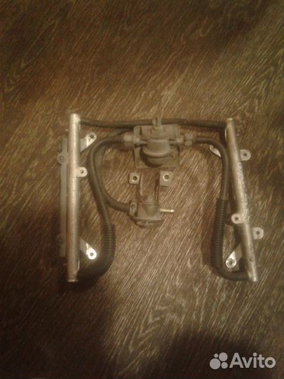 Форсунка, рампа топливный Пежо 605 (3,0)