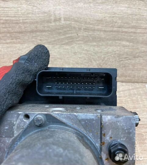 Блок абс, 6768550 BMW 5 E60 E61 2004-2010 года