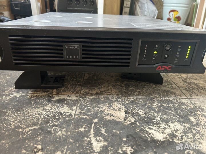Источник бесперебойного питания APC Smart-UPS 1000