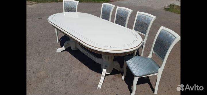 Столы и стулья