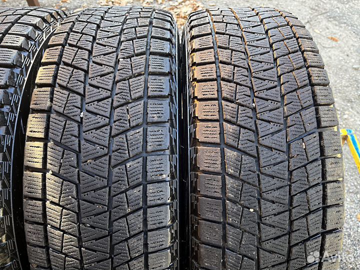 Bridgestone Blizzak DM-V1 215/70 R16 100R