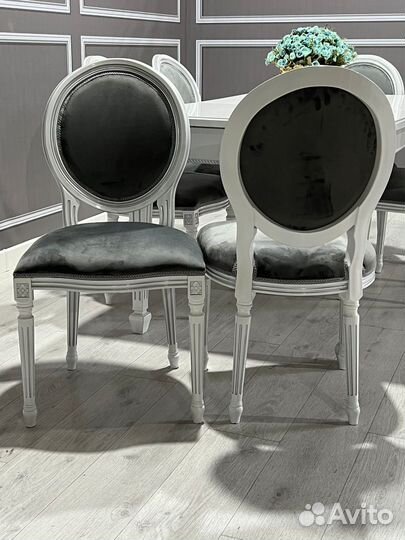 Столы и стулья