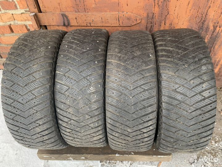Goodyear UltraGrip Ice Arctic SUV 265/60 R18 114T