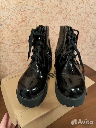 Ботильоны лаковые