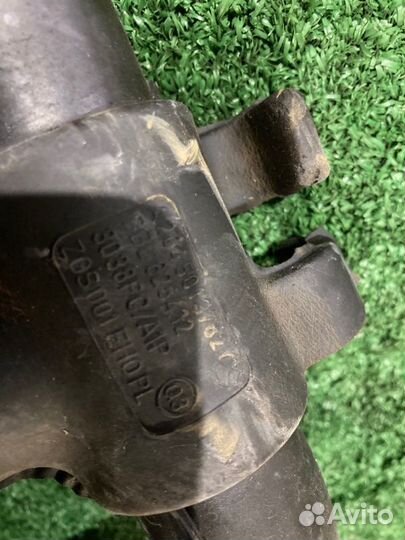 Патрубок радиатора нижний Mercedes-Benz C-Class